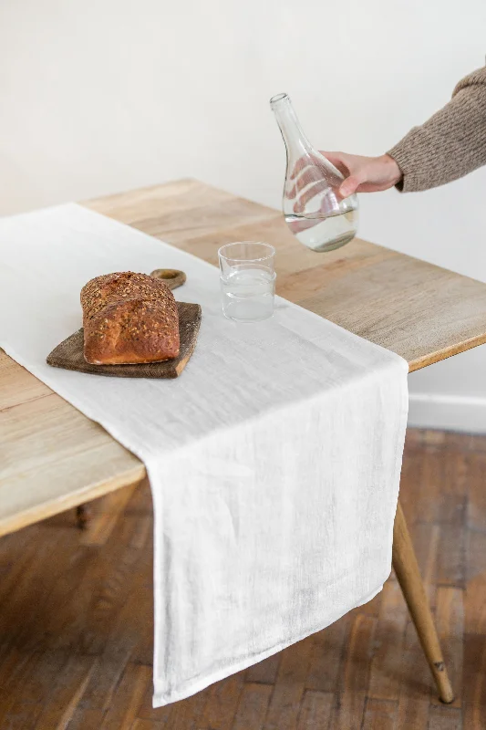 Certified linen table runner in White