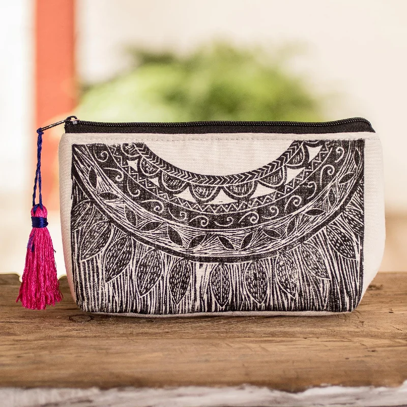 Relief Print Cosmetic Bag - Patzun