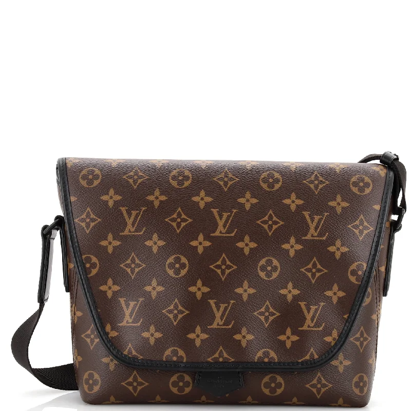 Magnetic Messenger Bag Macassar Monogram Canvas